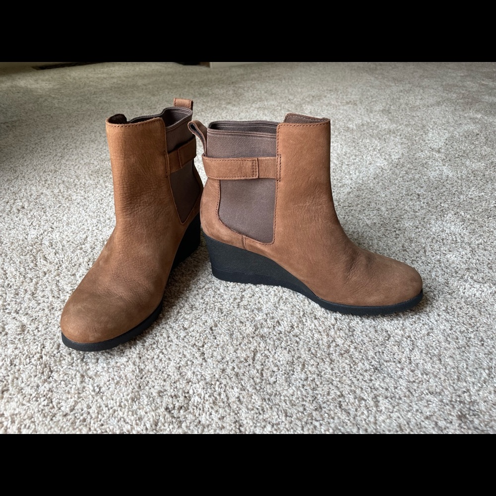 UGG Brown/Chestnut Suede Waterproof Wedge Bootie Ankle Boot US size 6 Never Worn
